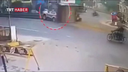 Kamyon arabayı ezdi