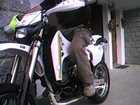 HUSQVARNA 510 SUPERMOTARD....AU DEMARRAGE