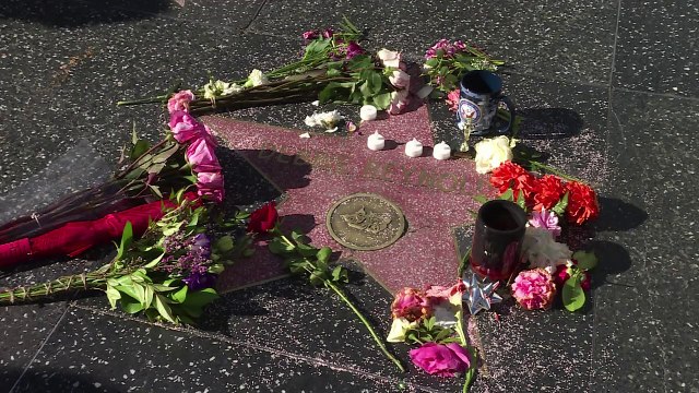 Los Angeles: hommage des fans à Debbie Reynolds et Carrie Fisher