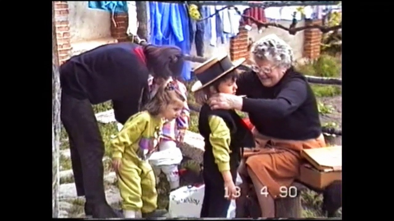 Disfraces en el huerto de abuelo Emilio.