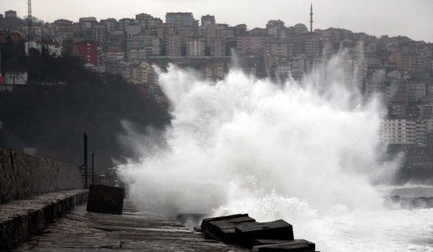 Zonguldak'ta dev dalgalar böyle görüntülendi