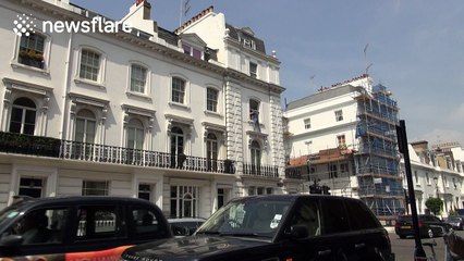 Window cleaner appears to stand on window seal with no protection