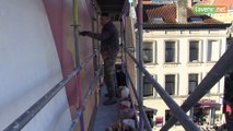 Seul, il peint un immense tableau de 16 mètres de haut sur un immeuble bruxellois