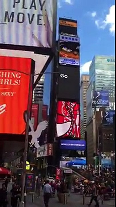 What Pakistanis Do When They Went Abroad - Funny Clip