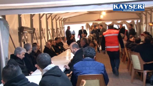 VALİ KAMÇI FIRAT KALKANI ŞEHİTLERİNİN MEVLİDİNE KATILDI