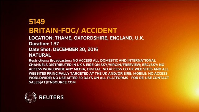 Ônibus capota na Inglaterra e fere 12 pessoas