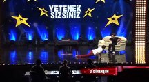 Yetenek Sizsiniz Türkiye - 3 Direkşın'ın Komedi Performansı Full ve Hd İzle