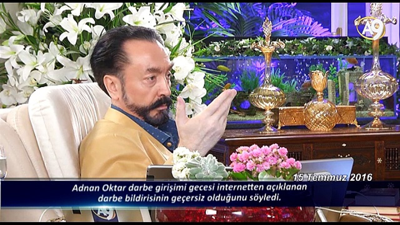 Adnan Oktar darbe girişimi gecesi internetten açıklanan darbe bildirisinin geçersiz olduğunu söyledi