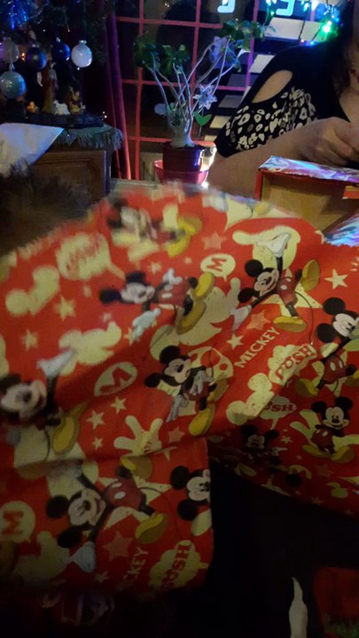 25 Décembre 2016: Eden qui ouvre son cadeau