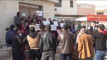 أهالي الجيزة في ريف درعا يطالبون بإسقاط النظام
