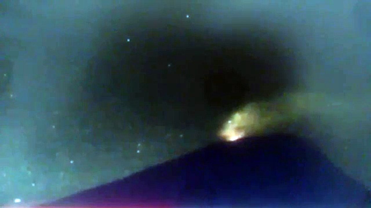 UFO PASSES BACK OF THE VOLCANO POPOCATEPETL,29....