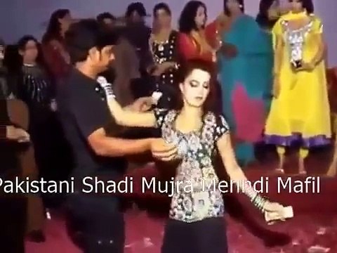 Hot Pakistani Girl Mujra In Shadi Mehndi Program
