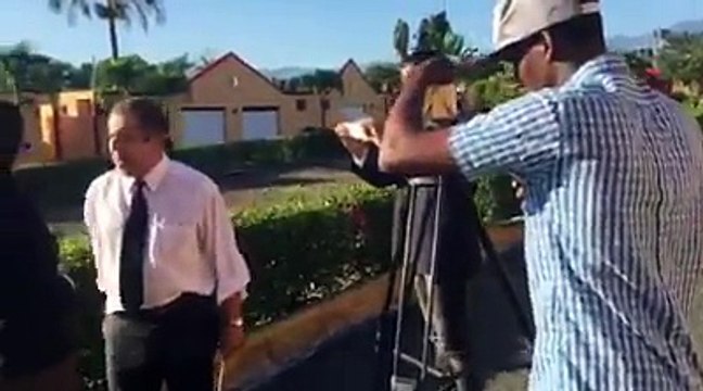 El general retirado Rafael Percival entra a la cabaña y hace revelaciones alarmantes