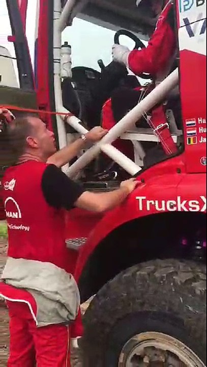 El barro complicó a los muchachos