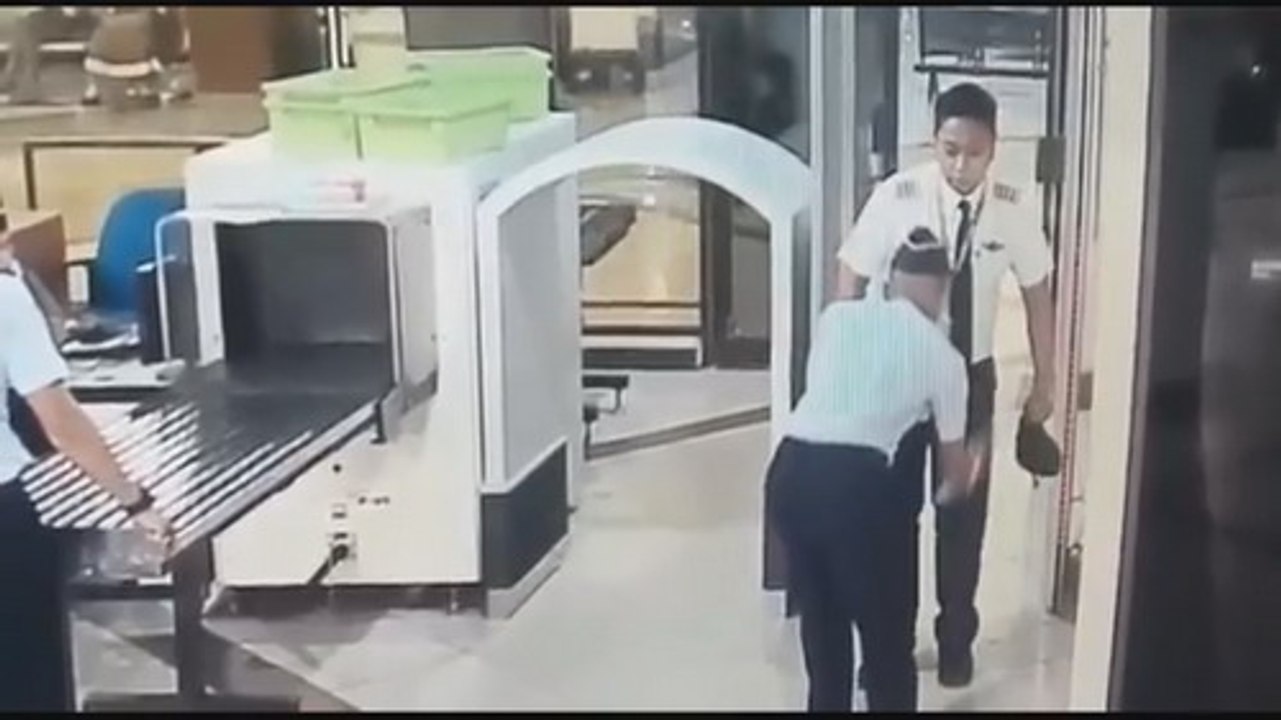 Rekaman Video Seorang Oknum Pilot Citilink Yang Diduga Mabuk
