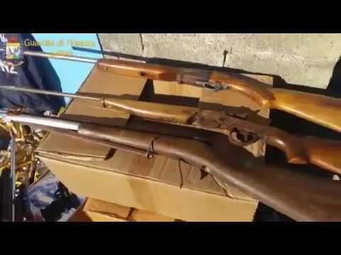 Cisterna (LT) - La GdF sequestrate armi, munizioni e materiale pirotecnico (30.12.16)