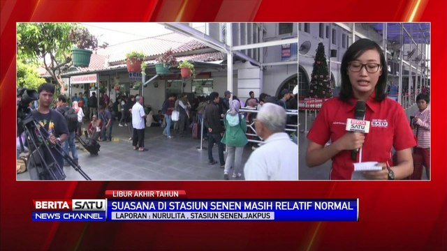 Penumpang Padati Stasiun Pasar Senen
