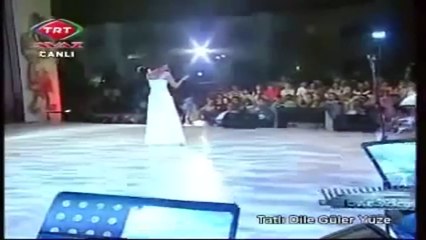 Sevcan Orhan Saçlarını Taramışsın