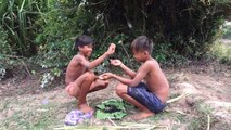 Wow! Two Boys Catch Big Water Snake Using Bamboo Net Trap - Amazing Boy Catch Water Snake