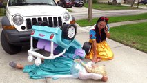 Elsa wrecks her car w Snow white, Doctor McStuffin, Catwoman, Catbaby