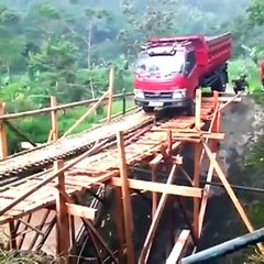 Voilà pourquoi il faut laisser les experts construire les ponts....