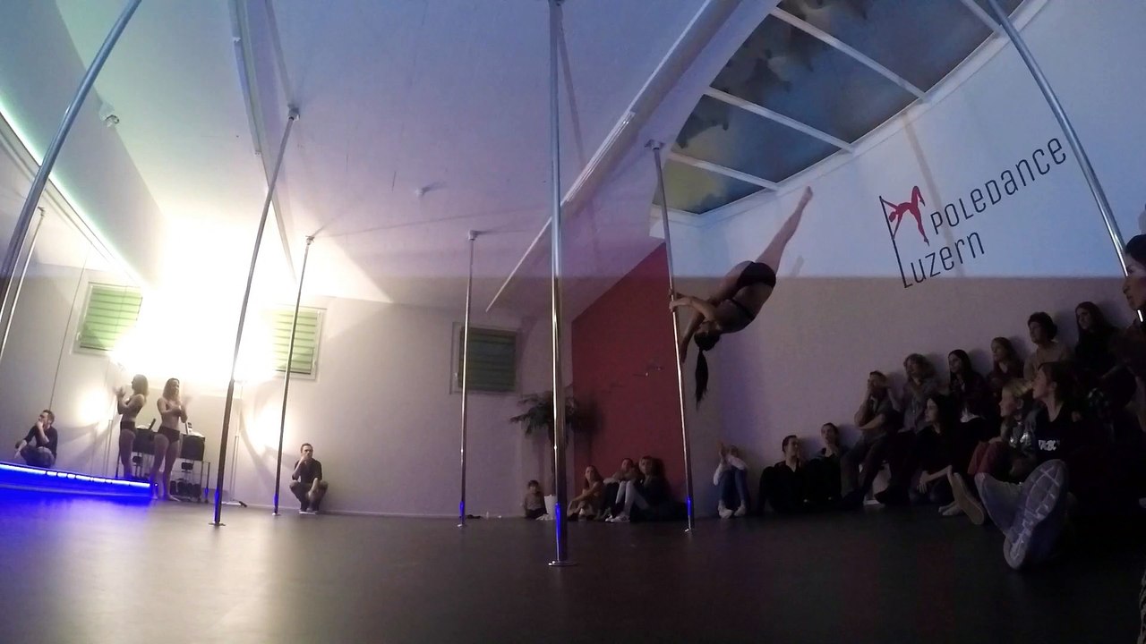 Weihnachtsparty Poledance Luzern 2016 - Ramona Betschart