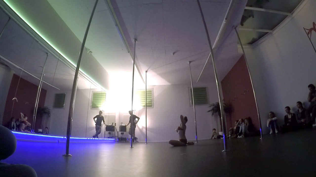 Weihnachtsparty Poledance Luzern 2016 - Christina Spirig