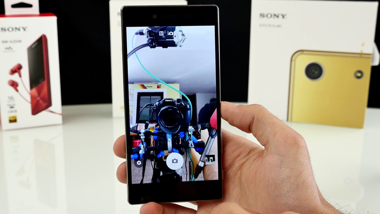 4K Display in a Smartphone ! Does it suck