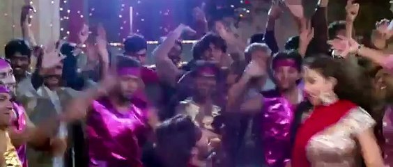 Social Media’s Strong Criticism on Sana and Noor Bold Item Song