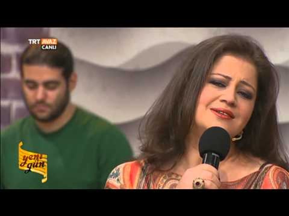 Berrin Şener - Gülünce Gözlerinin İçi Gülüyor - Yeni Gün - TRT Avaz