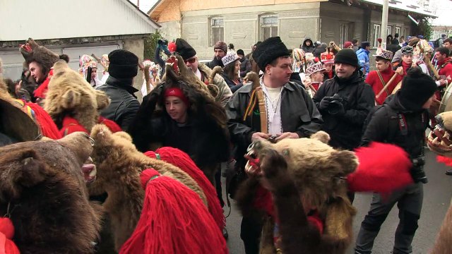 Roumanie: un défilé d'ours pour chasser les mauvais esprits