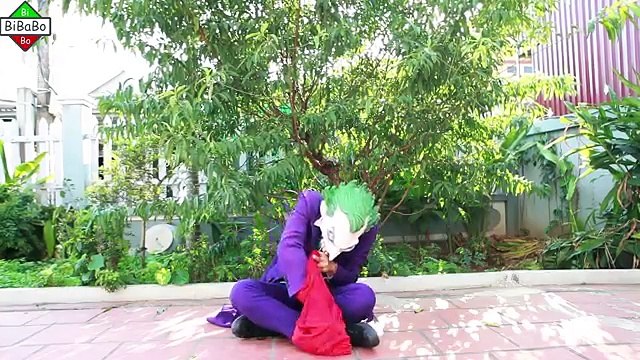 Frozen Elsa vs Spiderman Baby  Joker KIDNAP Santa Claus Toys Cars police Kids & Police Arrest!