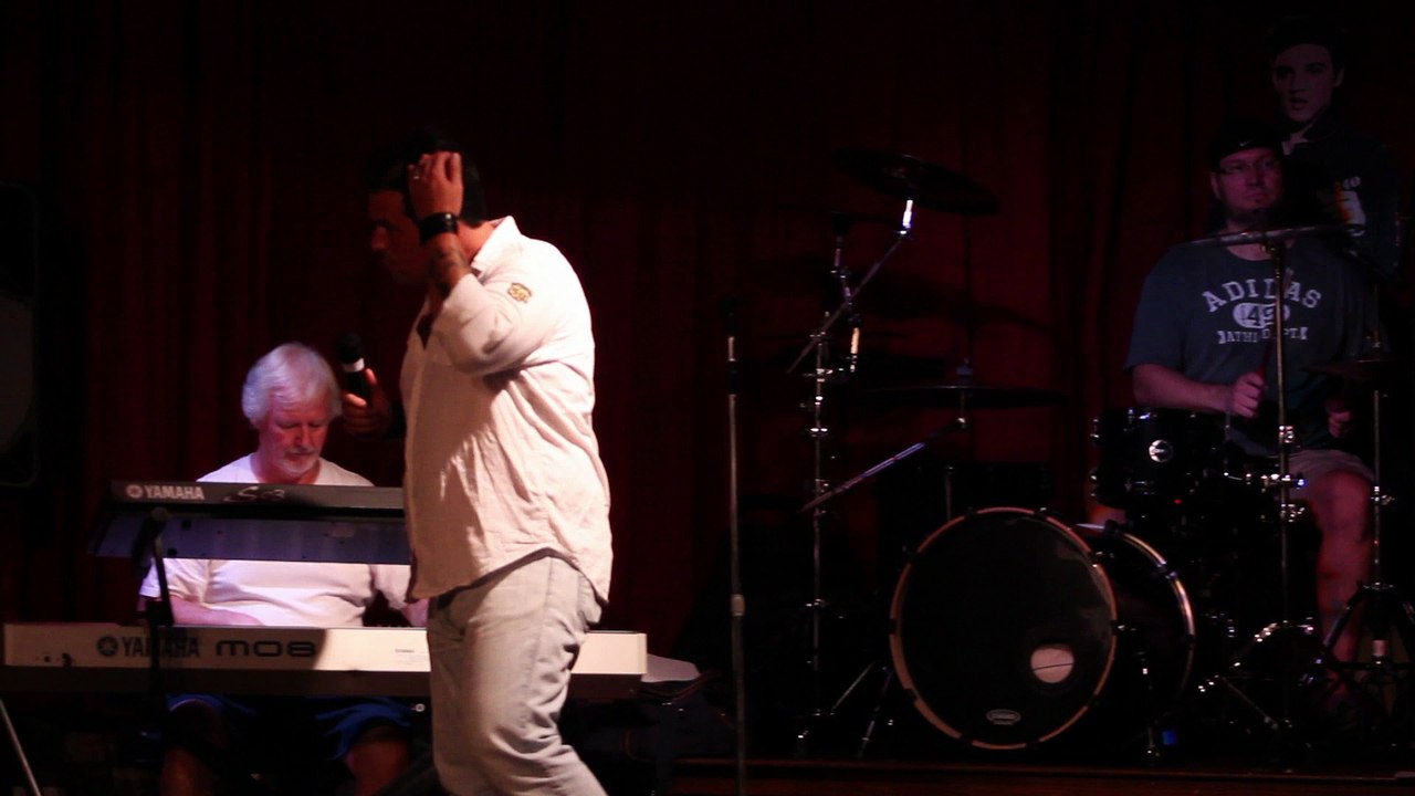 Franz Goovaerts does 'Sweet Caroline' at SoundCheck with the Ronnie McDowell Band Elvis Week 2016