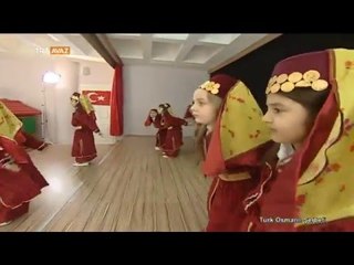 Descargar video: Türk Balalarından Kafkas ve Türkmen Kızı Halk Oyunları - Türk Osmanlı Şerbeti - TRT Avaz