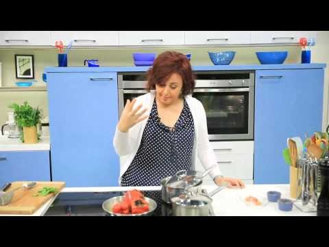 شوربة السجق - سلطة فلفل أحمر مشوية | عيش وملح حلقة كاملة