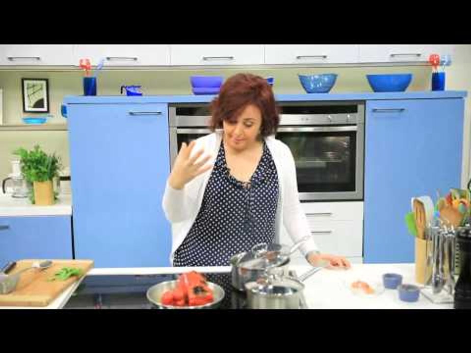 شوربة السجق - سلطة فلفل أحمر مشوية | عيش وملح ح...