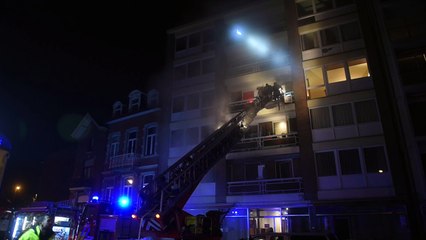 incendie dans un immeuble à appartements à la plante.