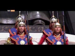 Moğol Askerler, Cengiz Han Heykeli Önünde Böyle Yürüyor - TRT Avaz