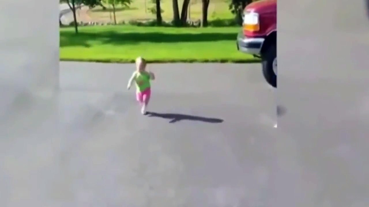 COMEDY VIDEOS _ FUNNU BABIES - The child is afraid the shadows-_MEEnooyWrs