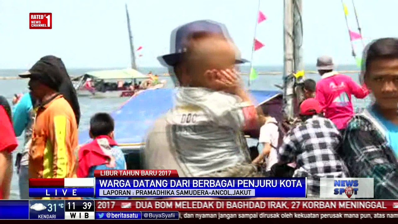 Pantai Ancol Dipadati Ribuan Pengunjung
