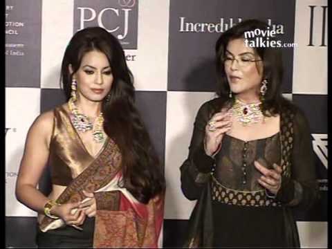 Zeenat Aman and Mahima Chaudhry on the 3rd day of 'IIJW - 2011'