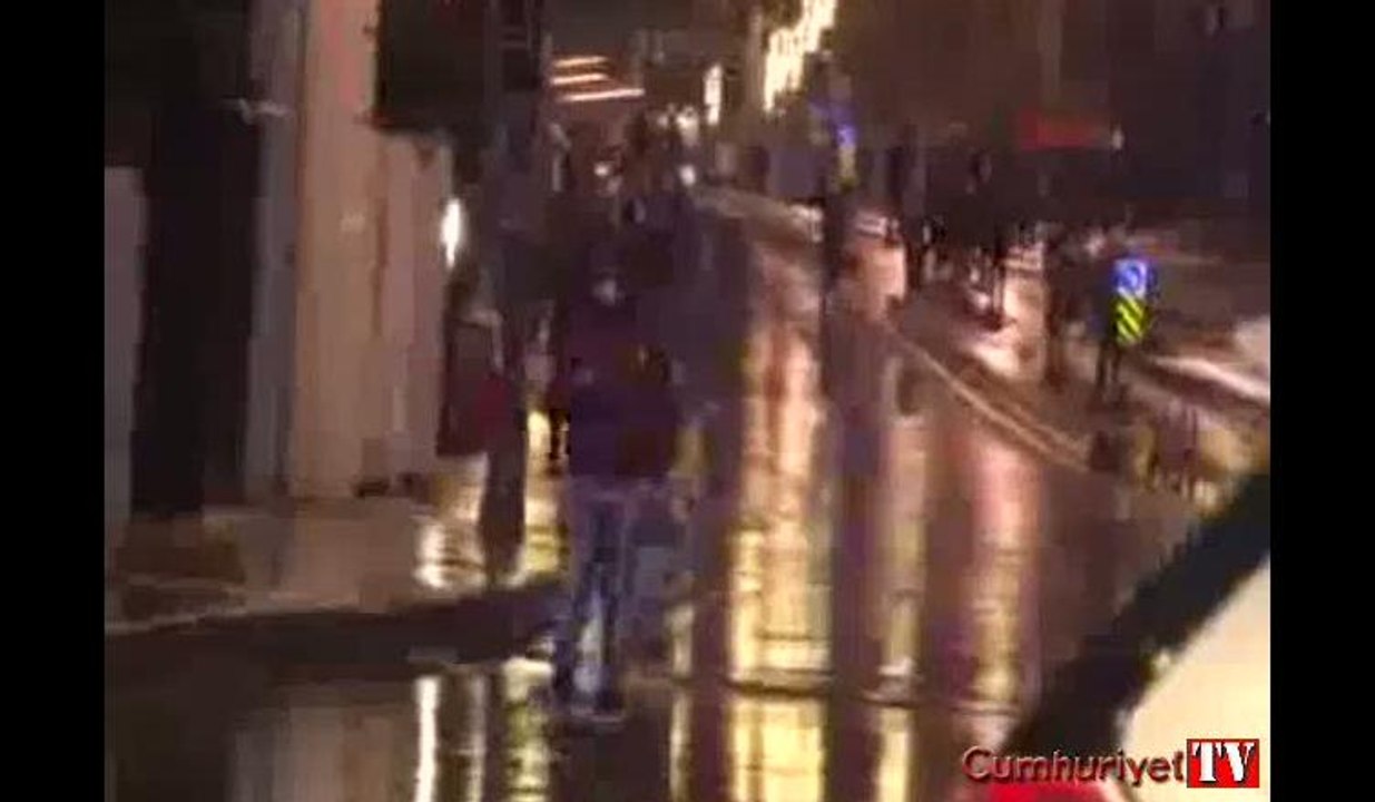 Reina'daki saldırıdan kurtulmak için denize atladılar