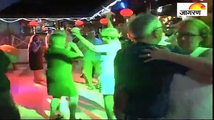 न्यू ईयर सेलिब्रेशन में झूमे लोग,ऐसे किया नए साल का वेलकम