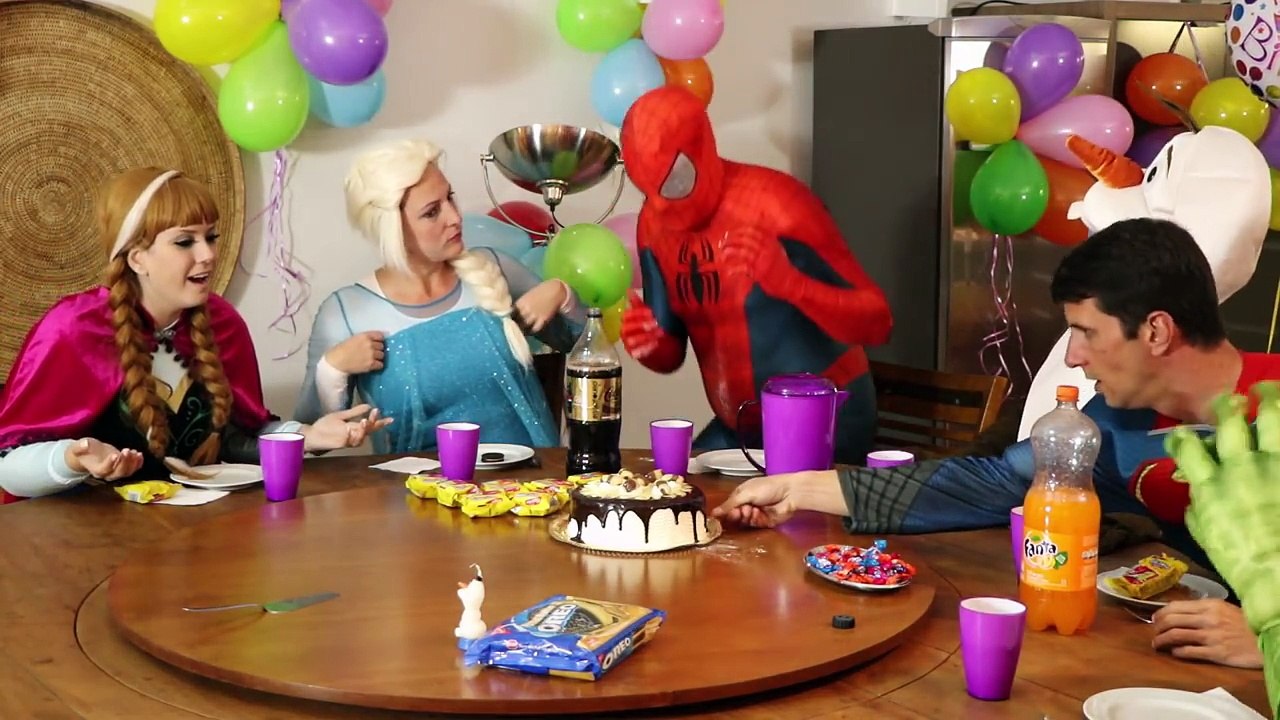 Frozen Olaf Birthday! Frozen Elsa, Anna, Spiderman, Hulk, Superman e Olaf - Real Life Superheroes