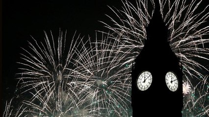 Mundo celebra o Ano Novo com explosões de côr e luz