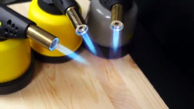 Couper des trucs avec un couteau chauffé à 1000 degrés - nouveau kiff à la mode