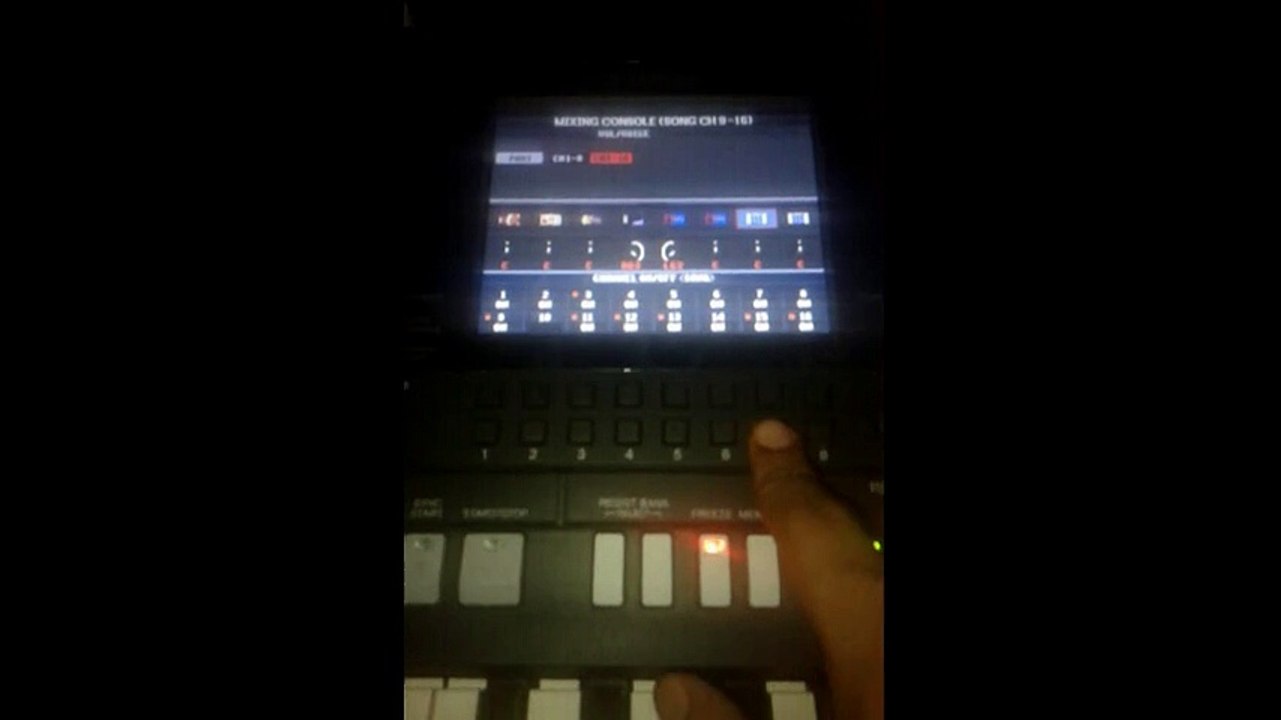 Cara merubah suara gendang midi standar menggunakan style sampling di saat manggung