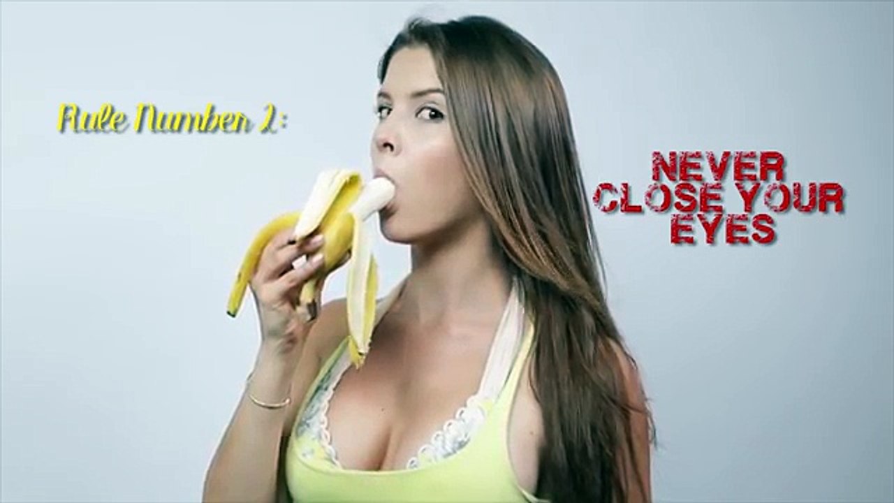 Amanda Cerny sexy -banana