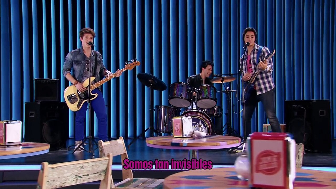 Simón, Nico y Pedro cantan Invisibles - Momento Musical (con letra) - Soy Luna