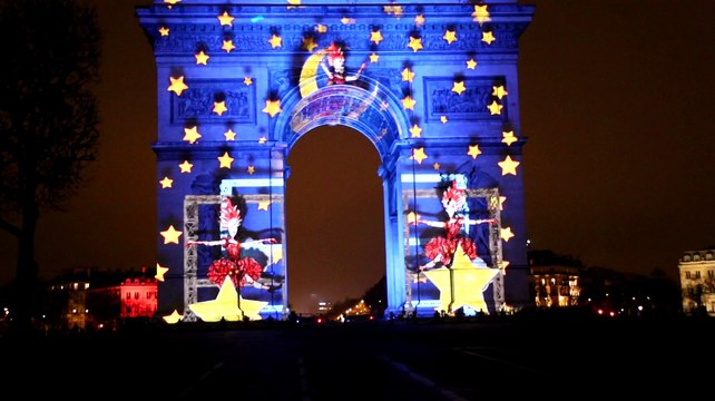 Bonne année 2017 : Spectacles lumineux et feu d'artifice sur la ville des lumières